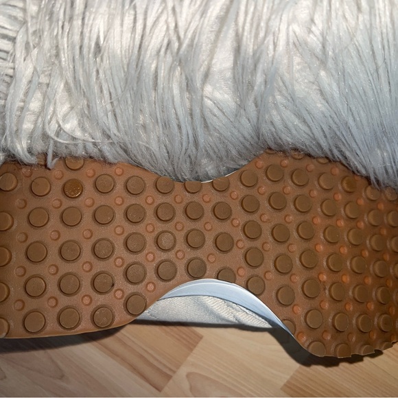 White blue& Orange New Balance 327 Sneakers gently worn size 10 woman’s. $58 - Picture 3 of 6